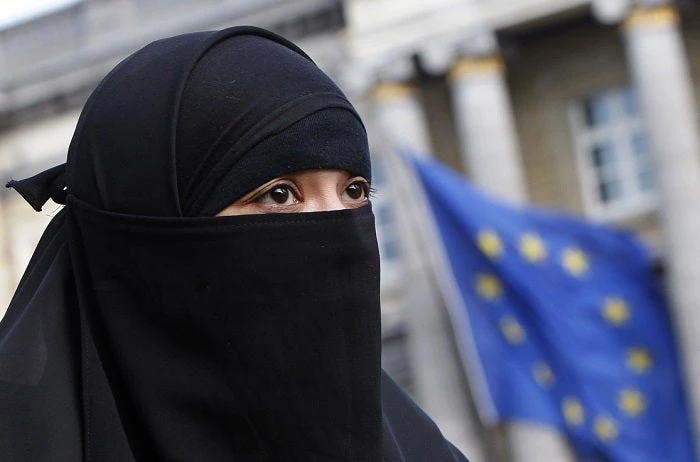 Αυτά είναι τα αποτελέσματα του πολυπολιτισμού! Ένα βίντεο που θα σας εξοργίσει…